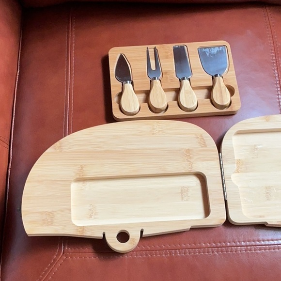 Bamboo Wooden Camper Cutting Charcuterie Board with knife set - Picture 6 of 7